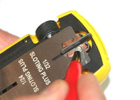 SP143261 Guide blocker for cleaning braids.